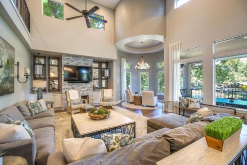 Upscale Home on Lake Placid with Deck Dock Fire Pit - image 11