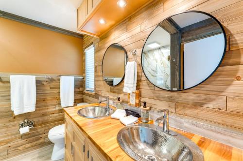 Nokomis Home with Screened Pool, 3 Mi to Beaches!