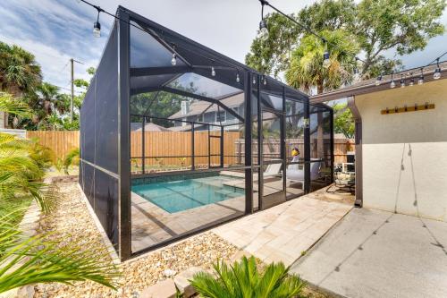 Nokomis Home with Screened Pool, 3 Mi to Beaches!