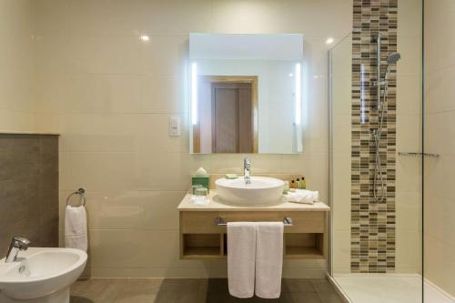 King Room image 4
