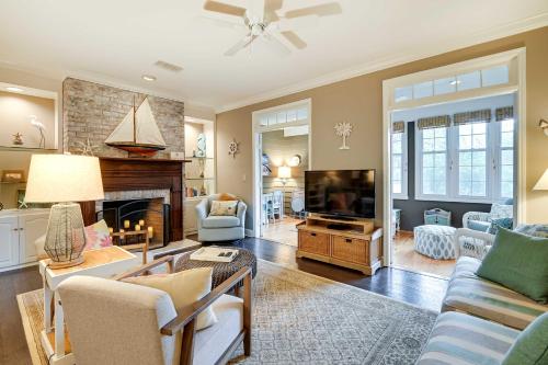 Charming Cottage Near Golf Courses and Marsh Walk! in Murrells Inlet, USA