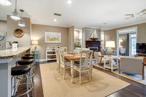Charming Cottage Near Golf Courses and Marsh Walk! in Murrells Inlet, USA