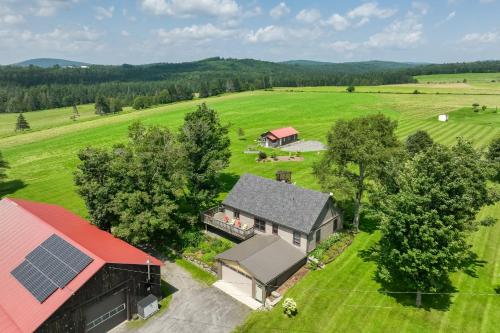 Hardwick Family Home on VAST Snowmobile Trail - image 3