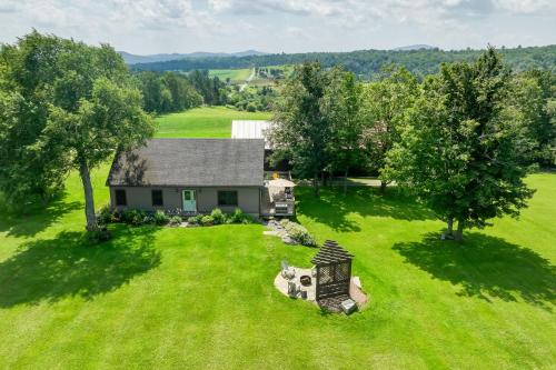 Hardwick Family Home on VAST Snowmobile Trail - main image