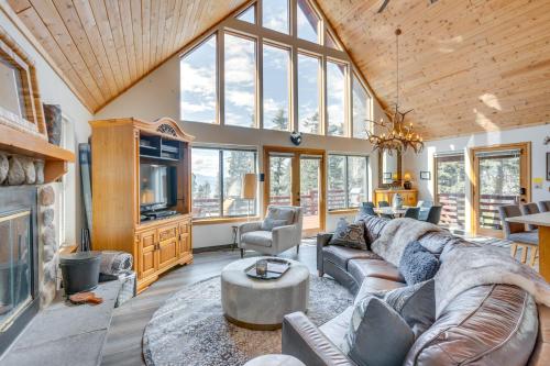 Luxe Mtn-View Retreat with Hot Tub about 5 Mi to Skiing - main image