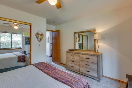 Luxe Mtn-View Retreat with Hot Tub about 5 Mi to Skiing - image 11