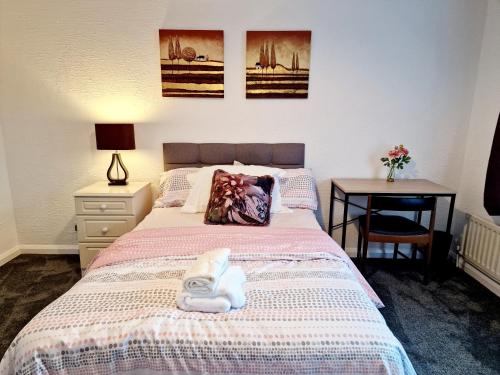 Chimes-Company & Family Stay, 2 Bedroom House + Free parking
