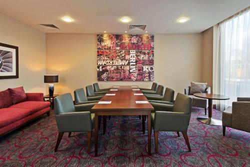 Hampton by Hilton Luton Airport - image 6