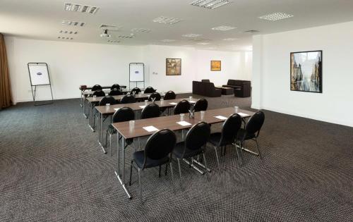 Hampton by Hilton Luton Airport - image 4