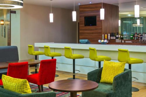Hampton by Hilton Luton Airport - image 9