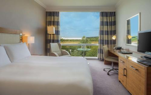 Hilton Reading - image 7