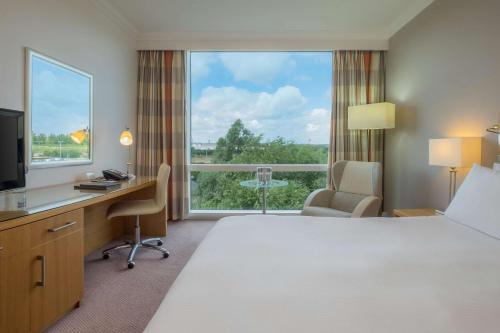 Hilton Reading - image 9