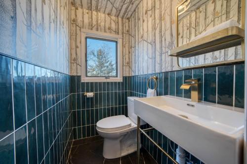 The Haüs Windham - Spacious Suites Hot Tub Mountain Views! - image 13