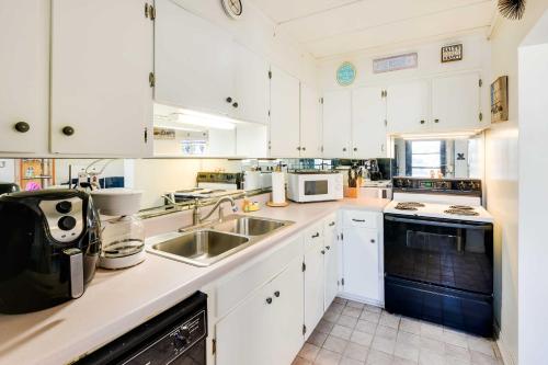 Sunny Florida Condo 4 Mi to Gulf Islands Seashore - image 14