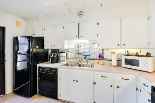Sunny Florida Condo 4 Mi to Gulf Islands Seashore - image 13