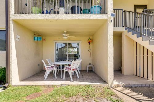 Sunny Florida Condo 4 Mi to Gulf Islands Seashore