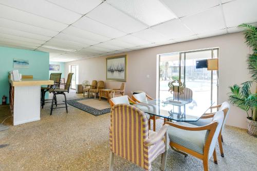 Sunny Florida Condo 4 Mi to Gulf Islands Seashore - image 7