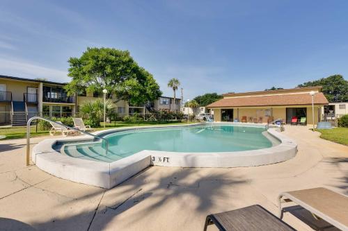 Sunny Florida Condo 4 Mi to Gulf Islands Seashore