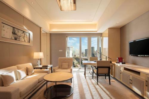 Hilton Dalian Room Type - King Suite with Lounge Access
