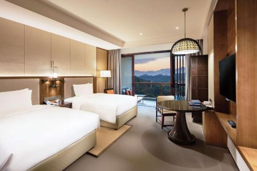2 twin beds