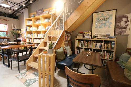 المرافق الترفيهية, 微光書旅-輕旅 in Tongluo Township