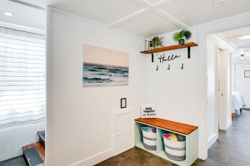 Galveston Beachside Bungalow 1 Block to Beach! in Galveston, USA