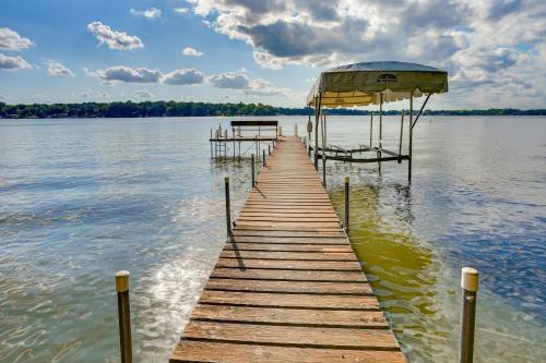 Waterfront Spirit Lake Vacation Rental with Dock!