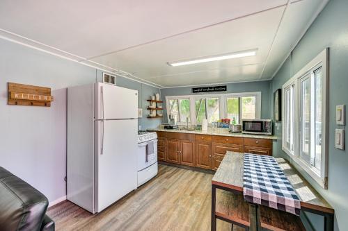 Low-Key Poway Home ~ 20 Mi to La Jolla & San Diego in Poway