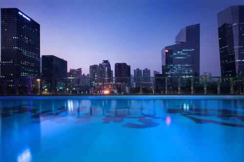 Swimming pool, Hilton Shenzhen Futian in Shenzhen