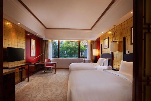Twin Deluxe Room W/courtyard View And Balcony