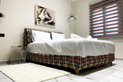 Luxury Home with Garden in the Suburbs in Mpournias