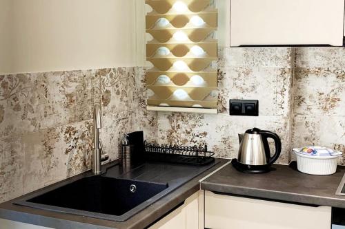 Facilities, Luxury Home with Garden in the Suburbs in Mpournias