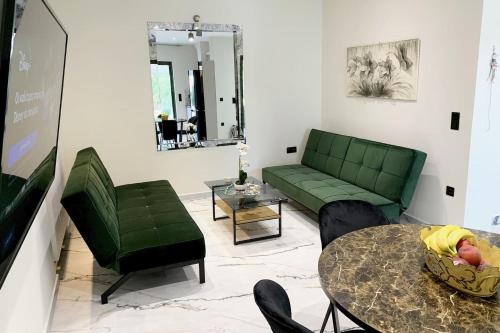 Facilities, Luxury Home with Garden in the Suburbs in Mpournias