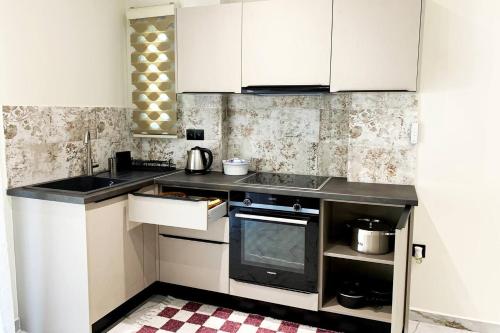 Facilities, Luxury Home with Garden in the Suburbs in Mpournias