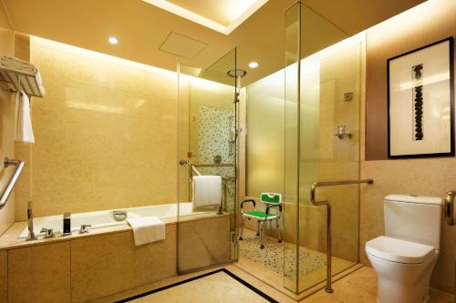 Hilton Xiamen Room Type - KING DELUXE ROOM CITY VIEW