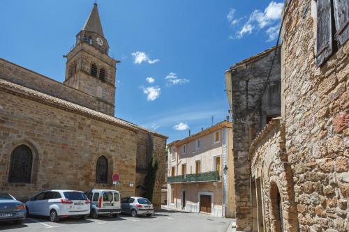 Cosy Apartment in Ancient Gabian with Beautiful River and Vineyard Views