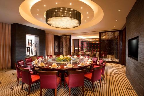 Restaurant, Hilton Shijiazhuang in Shijiazhuang