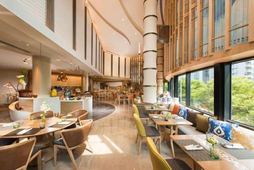 Restaurant, Hilton Beijing near Kempinski Deli