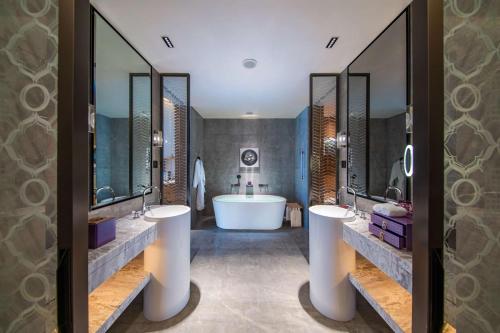 room detail thumbnail 2