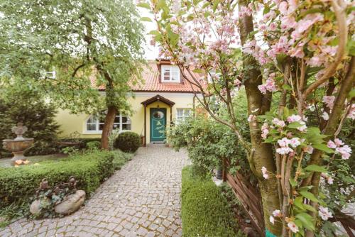 

The Secret Garden Boutique B&B