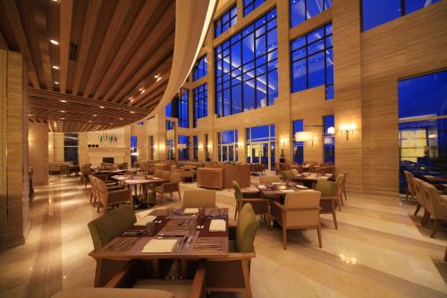 Restoran, Hilton Hangzhou Qiandao Lake Resort in Qiandao Järv (Chunan)