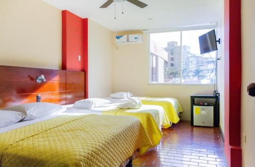 1 double bed, 2 twin beds