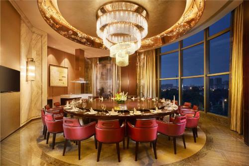 DoubleTree By Hilton Ningbo Beilun, Нинбо (фото 6)