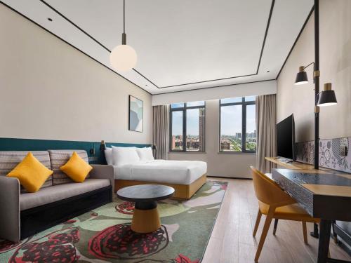 King Room - High Floor image 4