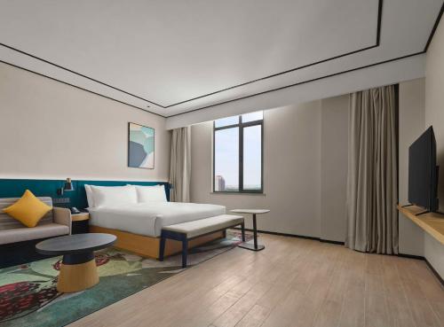 Deluxe King Room room in Hilton Garden Inn TianJin HuaYuan
