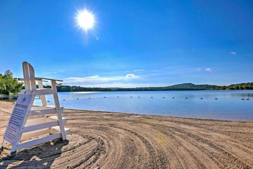 Tree-Lined Pocono Lake Retreat Walk to Beaches!