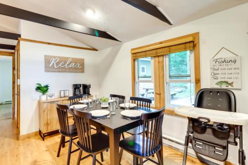 Tree-Lined Pocono Lake Retreat Walk to Beaches! in Pocono Lake, USA