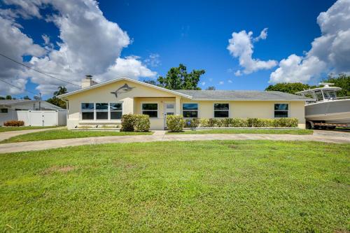 Palmetto Waterfront Vacation Rental with Boat Dock! in Palmetto, USA
