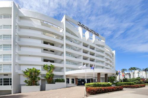 DoubleTree by Hilton Cairns, Cairns