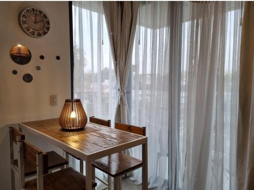 Facilities, Luminoso,tranquilo y practico estudio en zona sur con balcon y cochera in Banfield